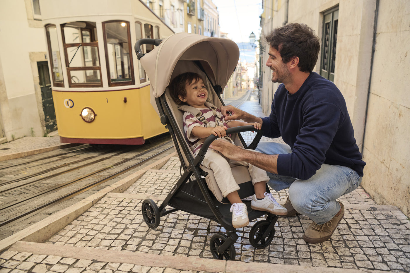 Quid³ stroller in urban family setting