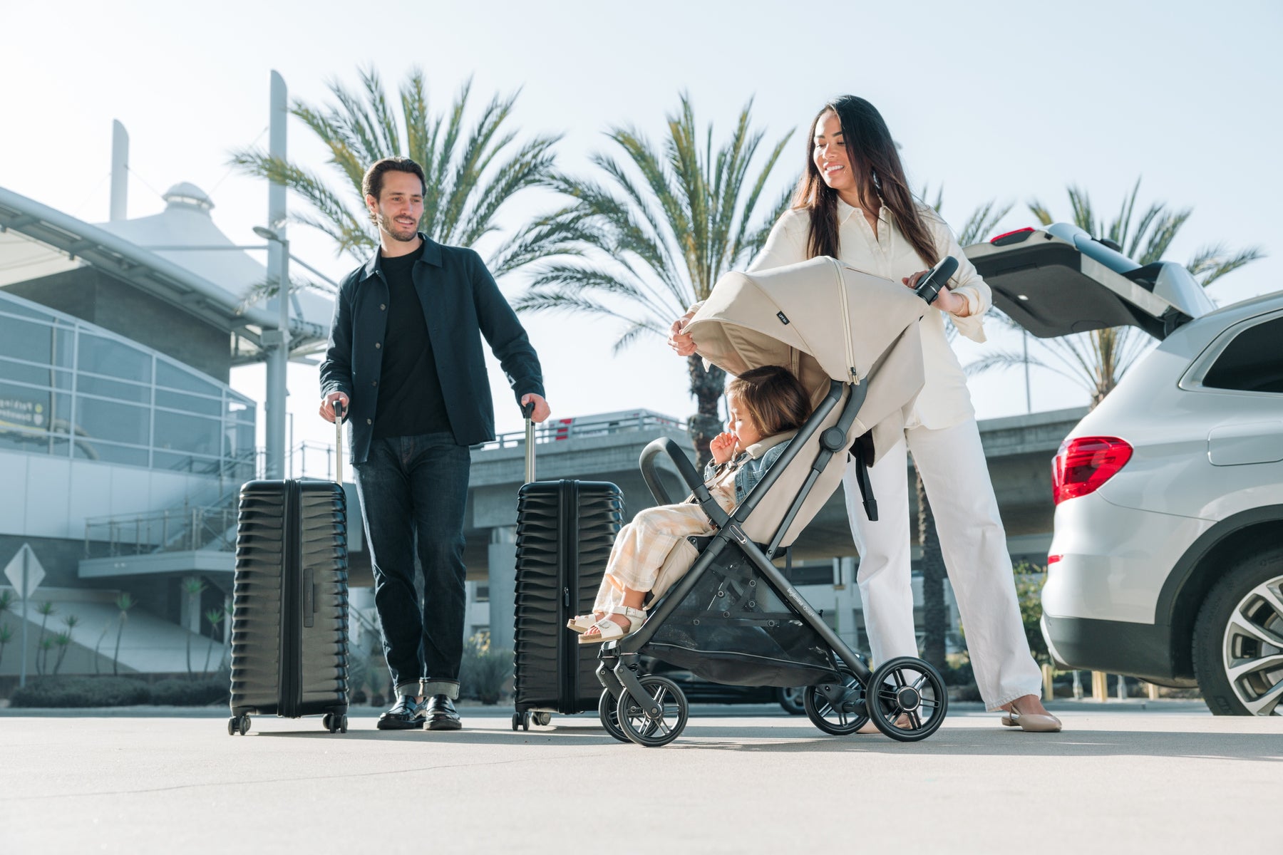Quid³ stroller in Lunar Beige ready for boarding